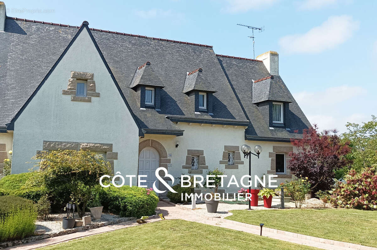 Maison familiale à vendre à Yffiniac   188 m2 avec piscine et sous-sol complet I REF 2025-135 - photo 14