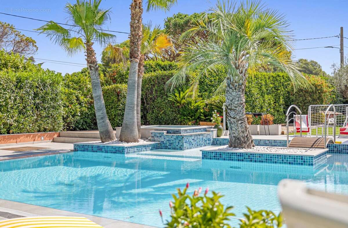 MOUGINS- belle villa individuelle de plain pied avec studio et piscine - photo 16