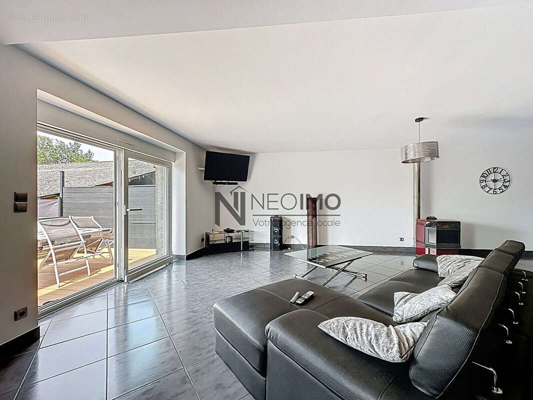 Maison à NEUFCHATEAU