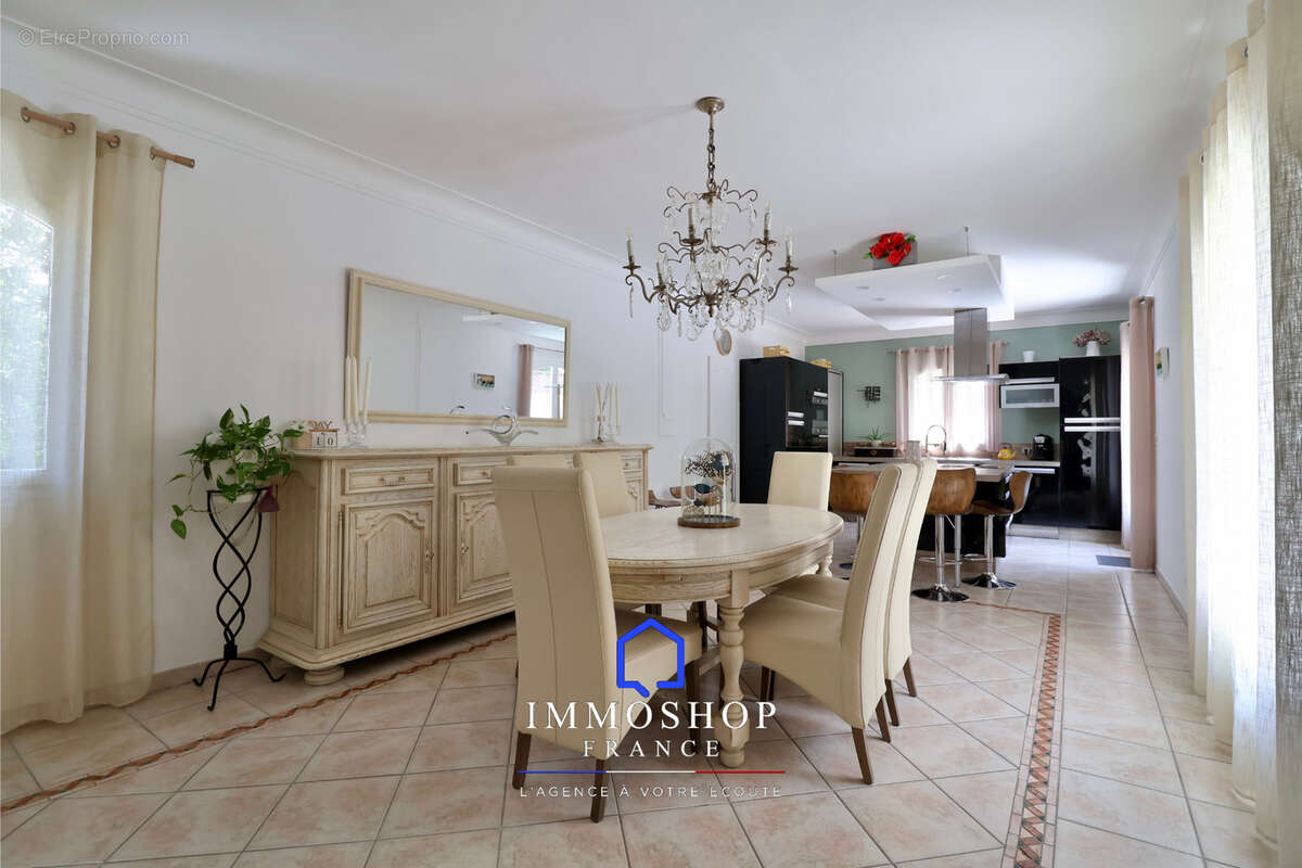 Maison à SIMIANE-COLLONGUE