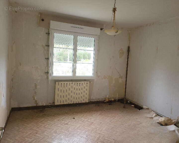 Maison à LUSSAC-LES-EGLISES