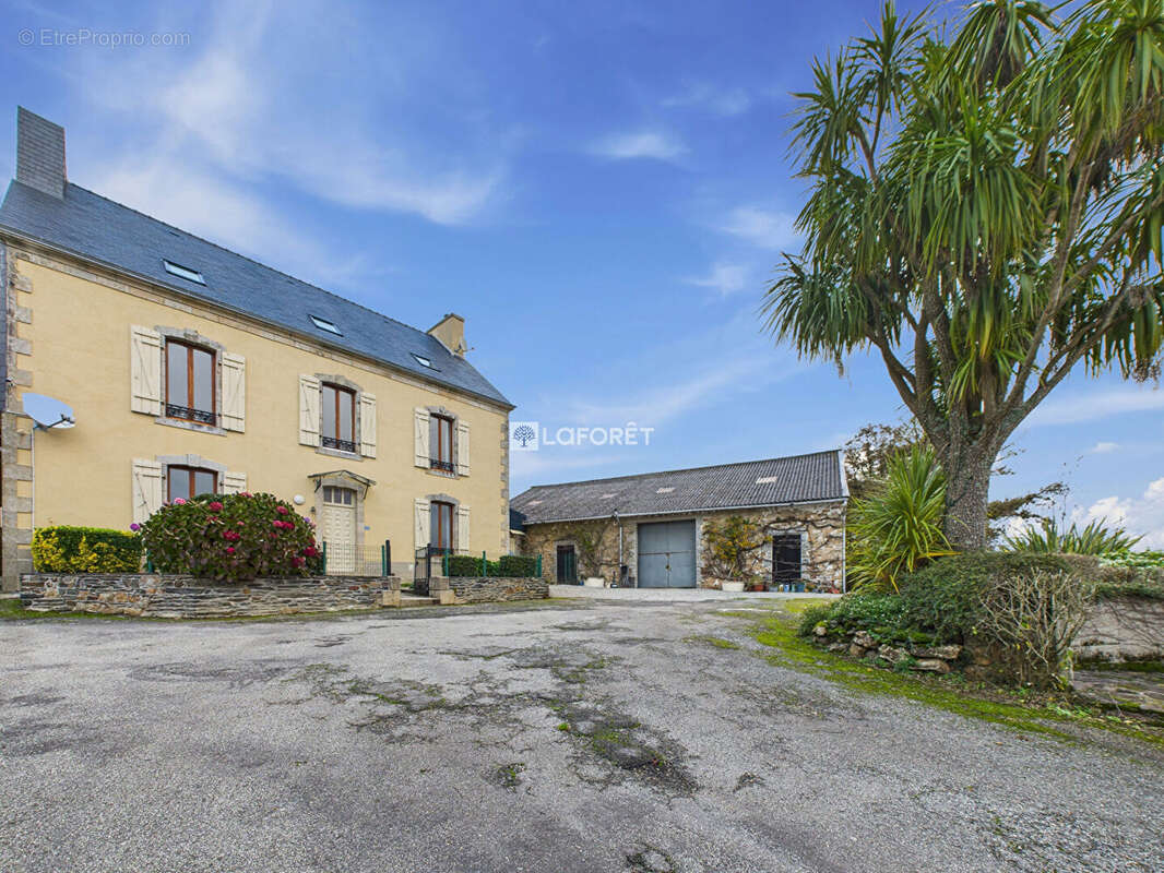 Maison Saint Coulitz 18 pièce(s) 669 m2 - photo 5