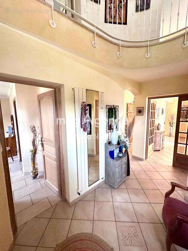 Maison à PONT-SUR-YONNE