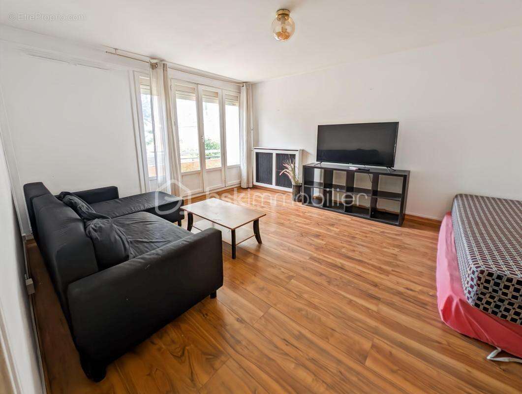 Grand studio avec parking balcon et cave a 10 minutes de la gare rer a et e val de fontenay - photo 3
