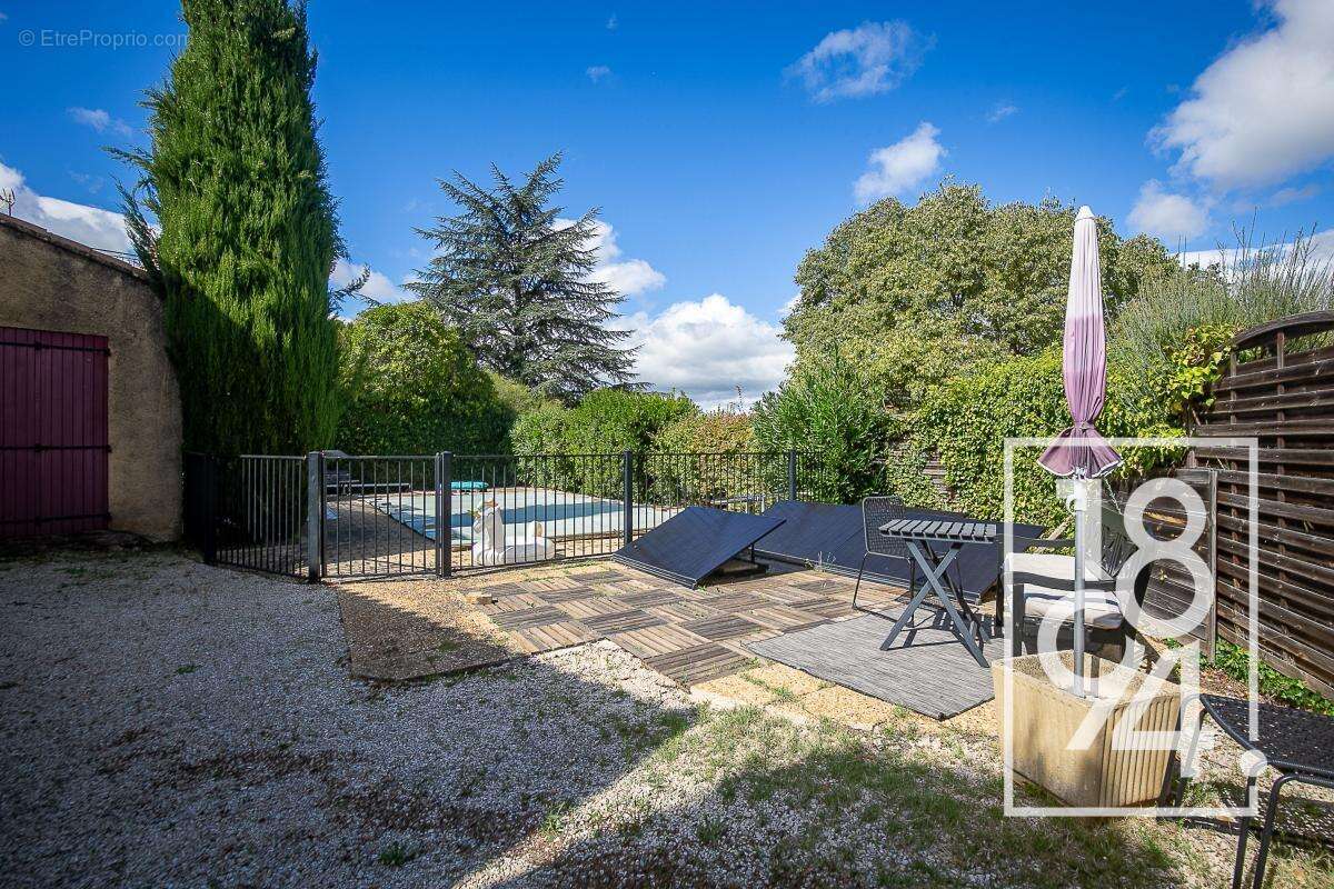 Maison à LE PUY-SAINTE-REPARADE