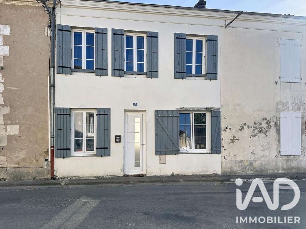 Maison 65 m² à Corme-Royal  - photo 8