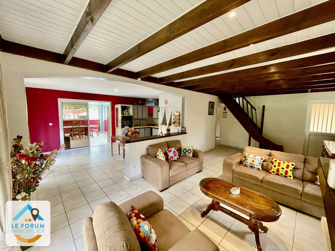 Saint joseph 97480 - grande maison - secteur calme - beaux volumes - vue montagne - piscine - photo 4