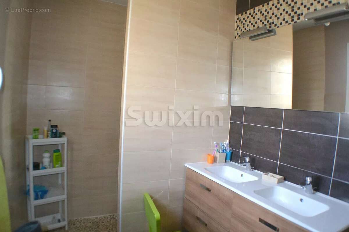 Maison à JONQUIERES-SAINT-VINCENT