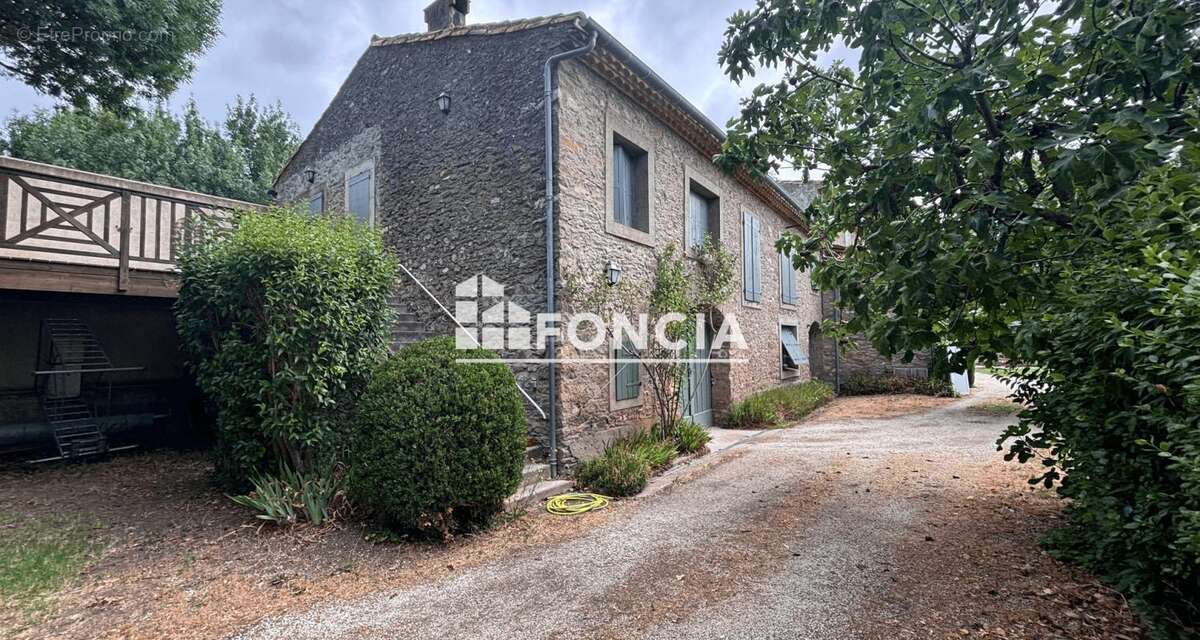 Authentique ancien moulin de 180 m² sur 1 800 m² arborés avec piscine, terrasse ombragée de 40 m², serre et pigeonnier. Un vérit - photo 17
