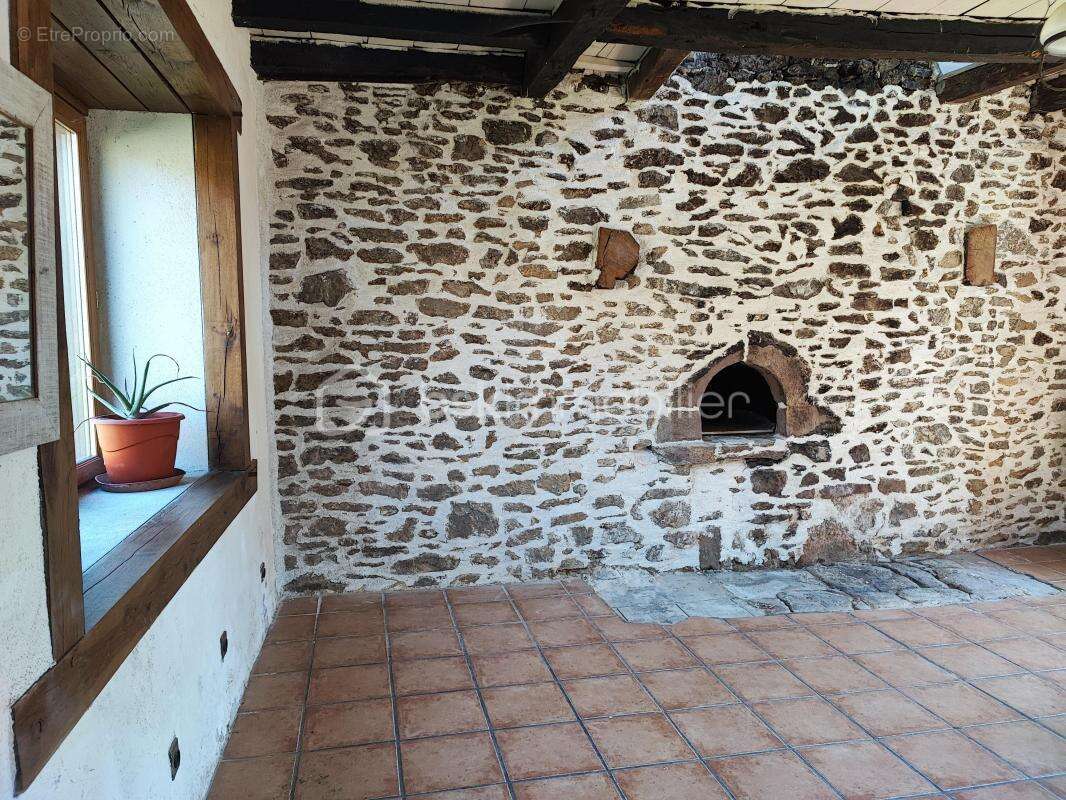 Maison à NEUVIC-ENTIER