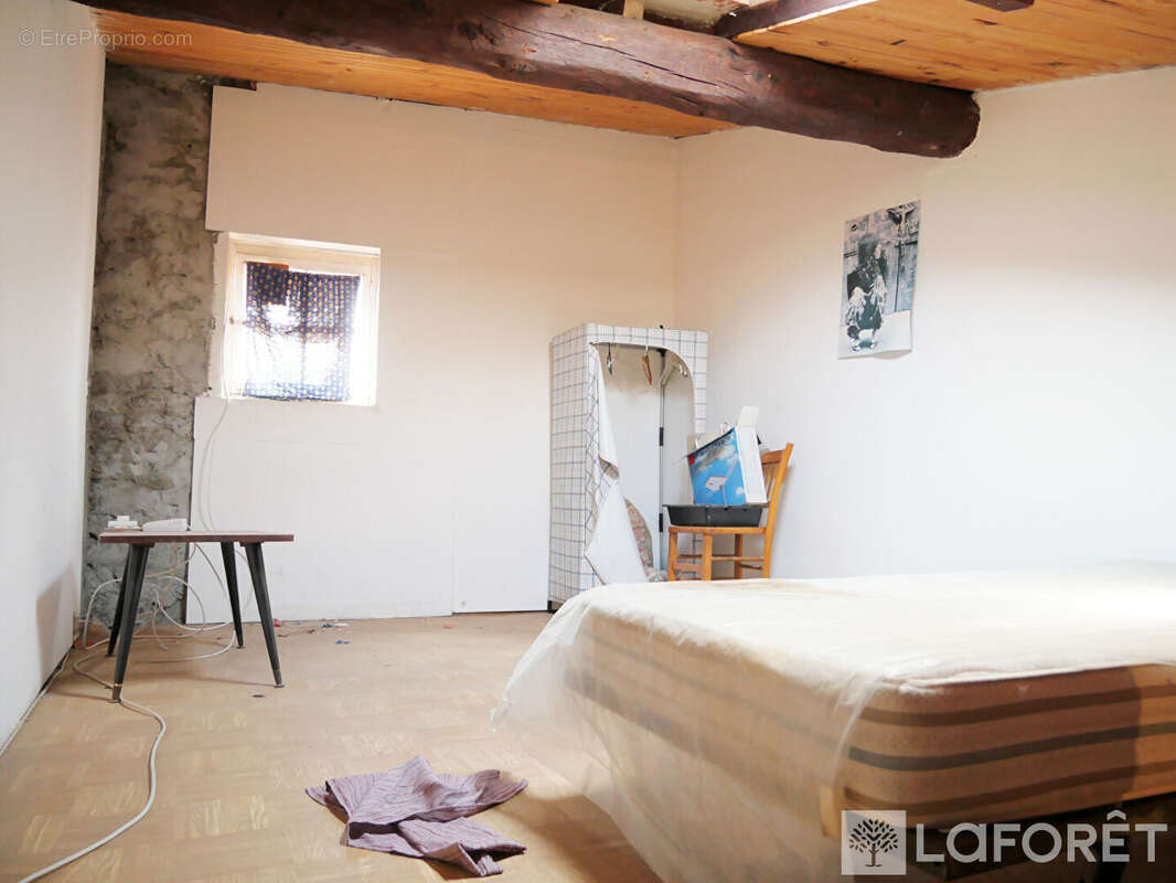 Maison à SAINT-LAURENT-DE-LA-SALANQUE