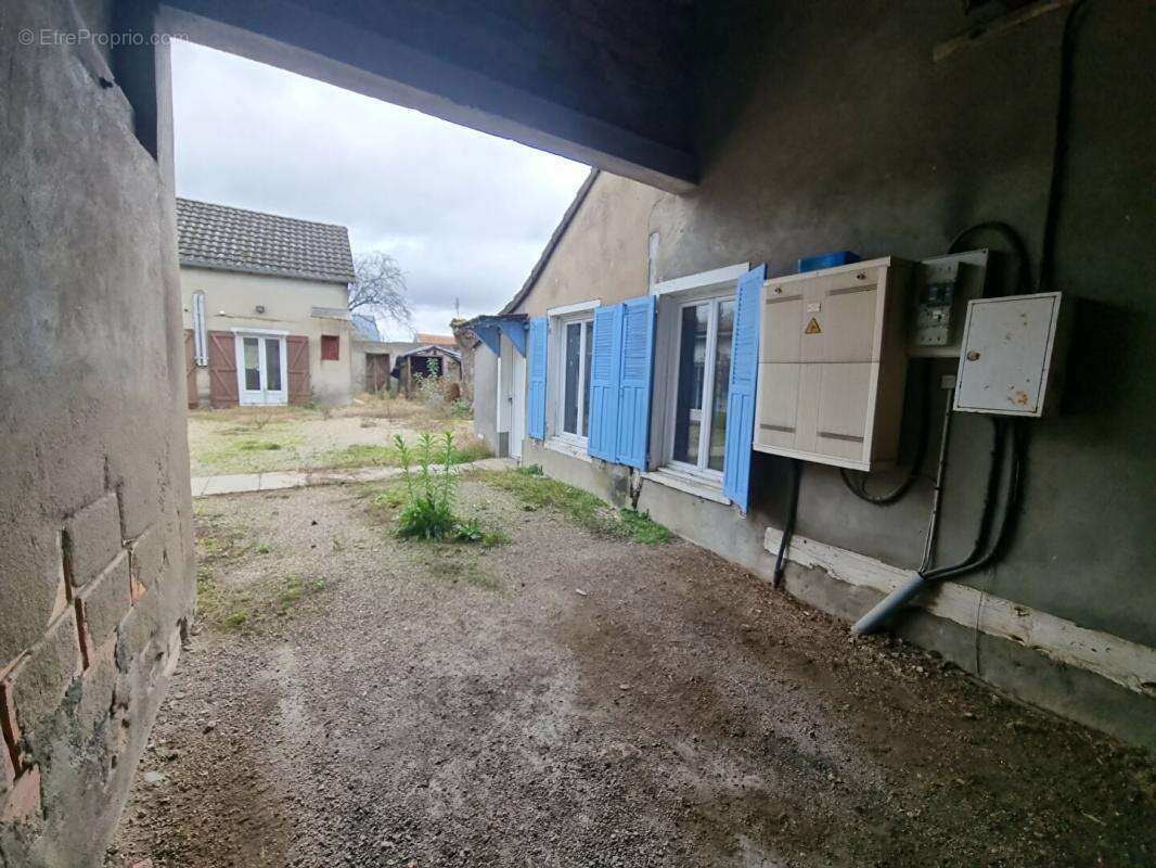 Maison à LES BORDES