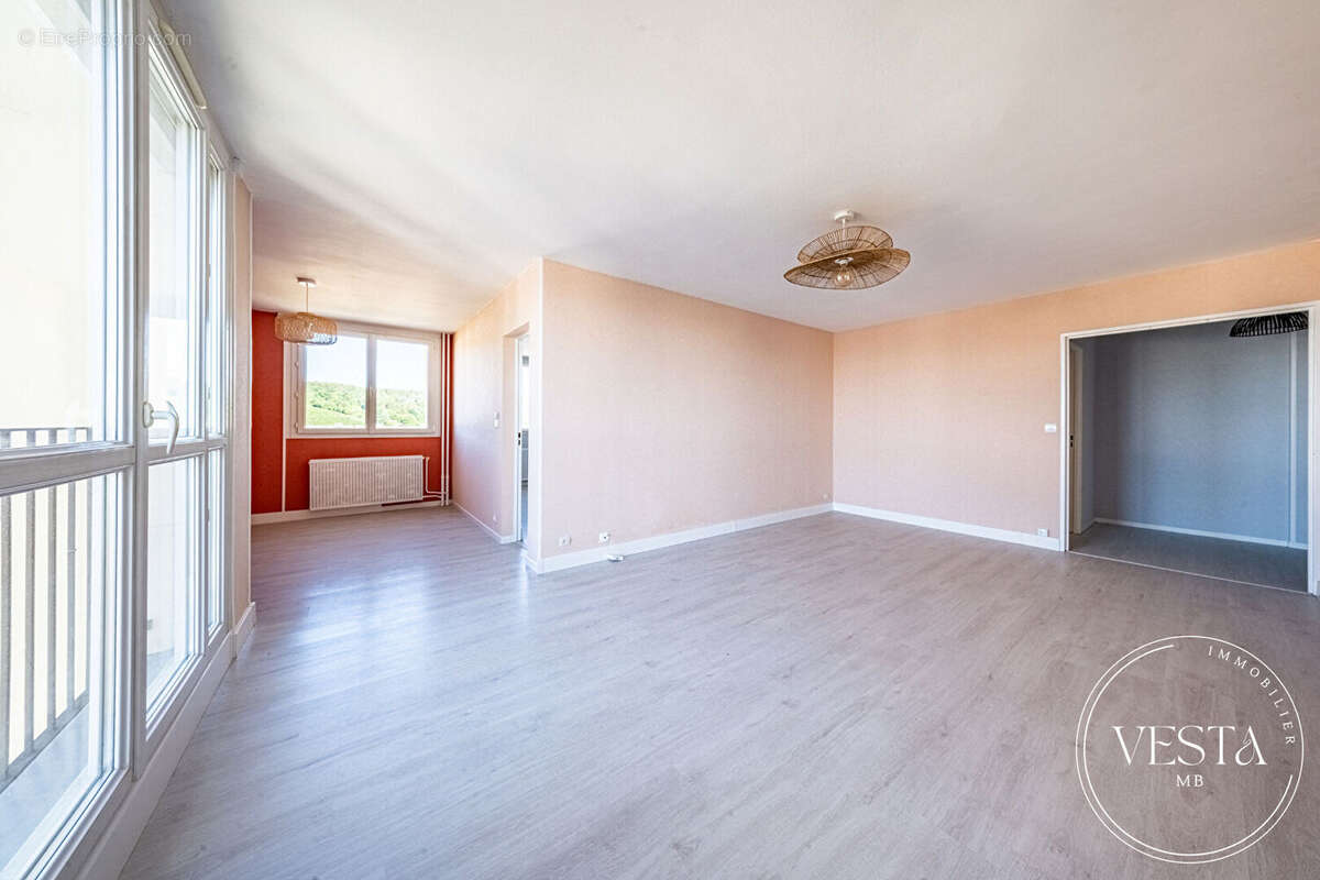 Appartement à CHENOVE