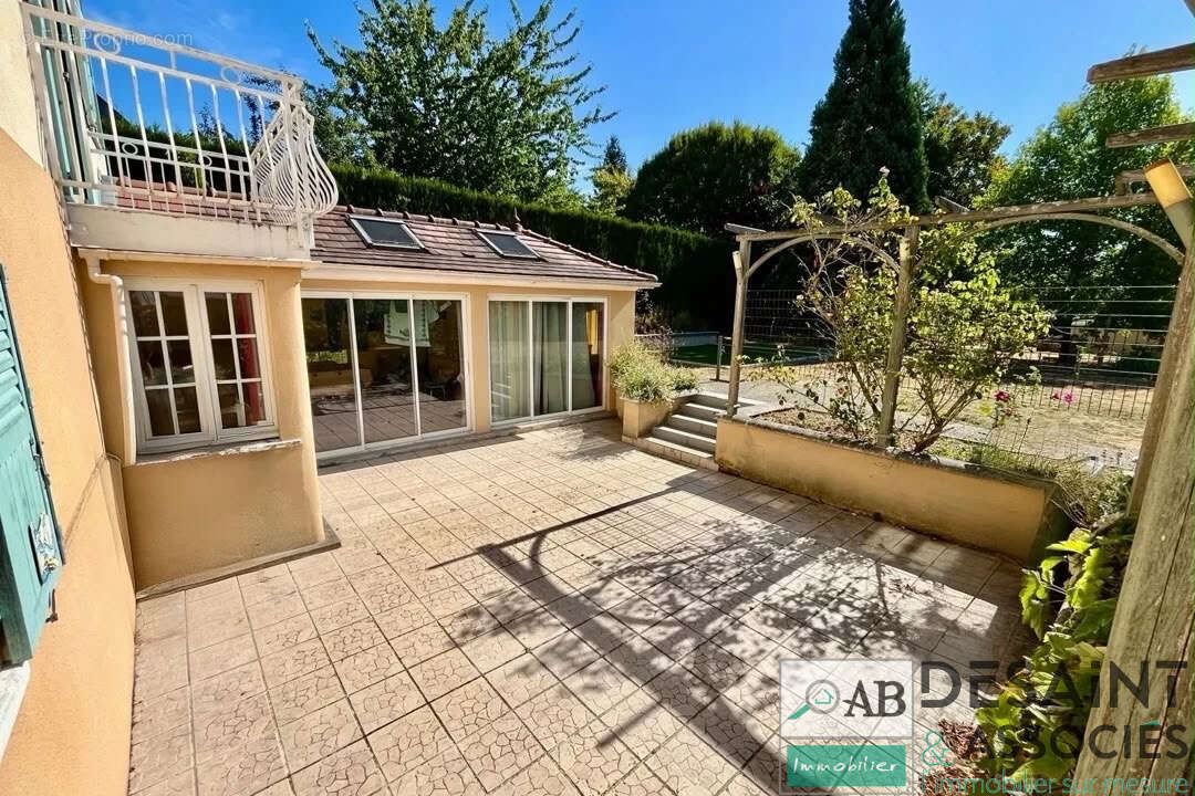 Maison individuelle de 160 m2 avec sous sol, 5 chambres. Terrain de 1000 m2 - photo 2