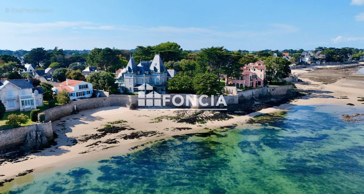 Terrain à LE POULIGUEN