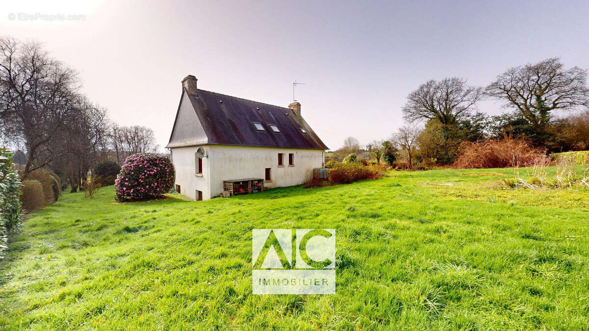 Maison à PLOUNEVEZ-QUINTIN