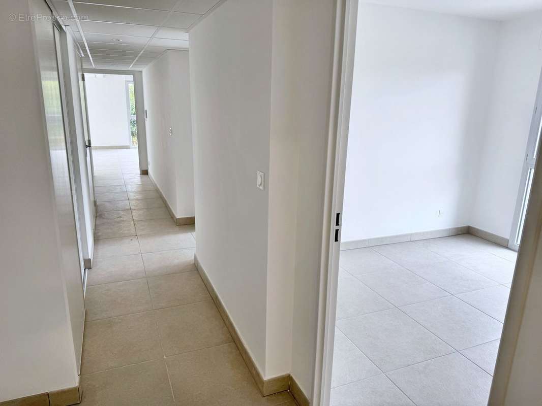 Couloir - Appartement à FORCALQUIER