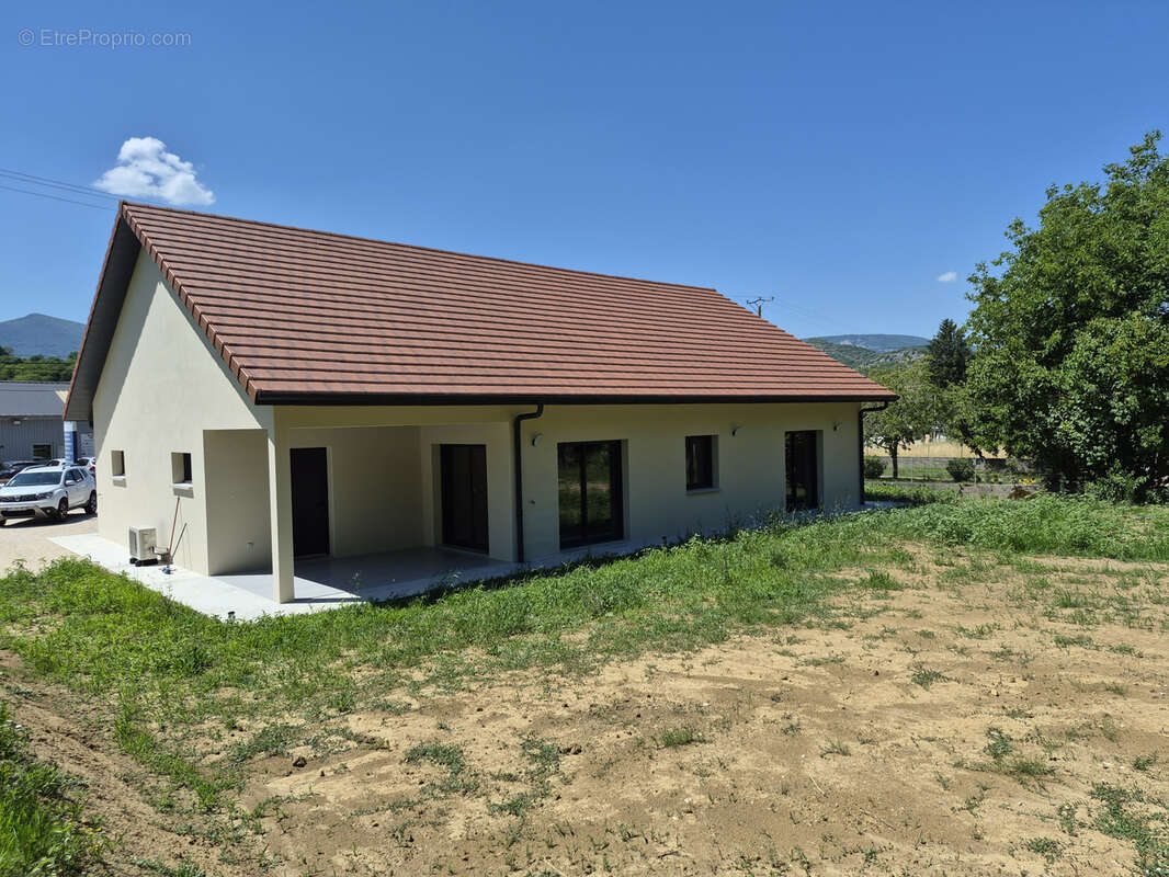 Maison à CHAZEY-BONS