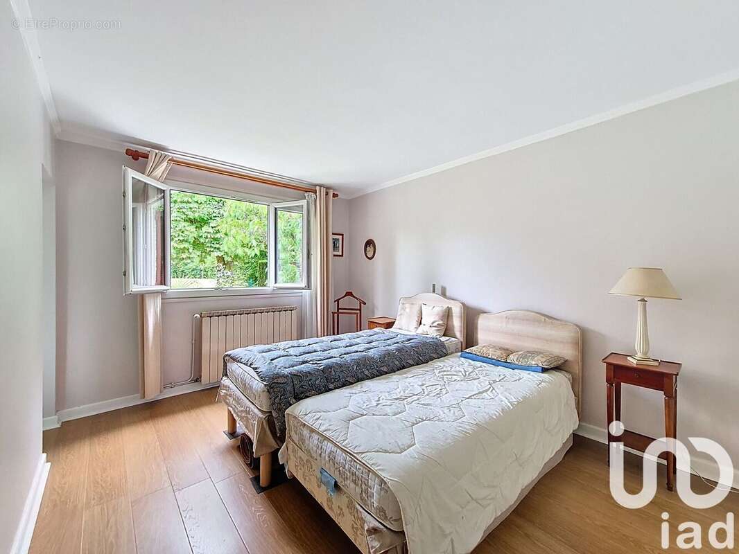 Photo 8 - Maison à LE MESNIL-SAINT-DENIS