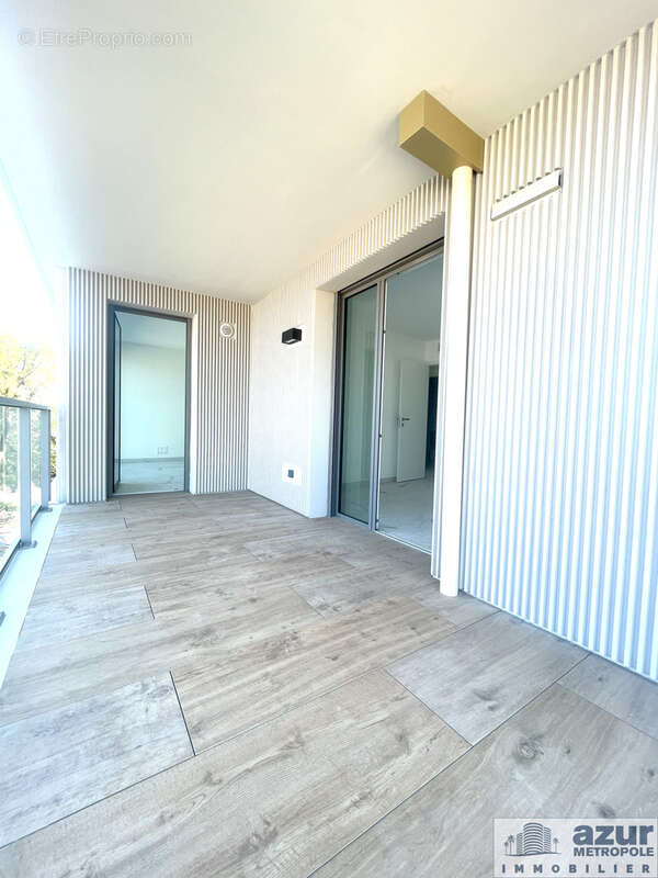 Appartement à SAINT-LAURENT-DU-VAR