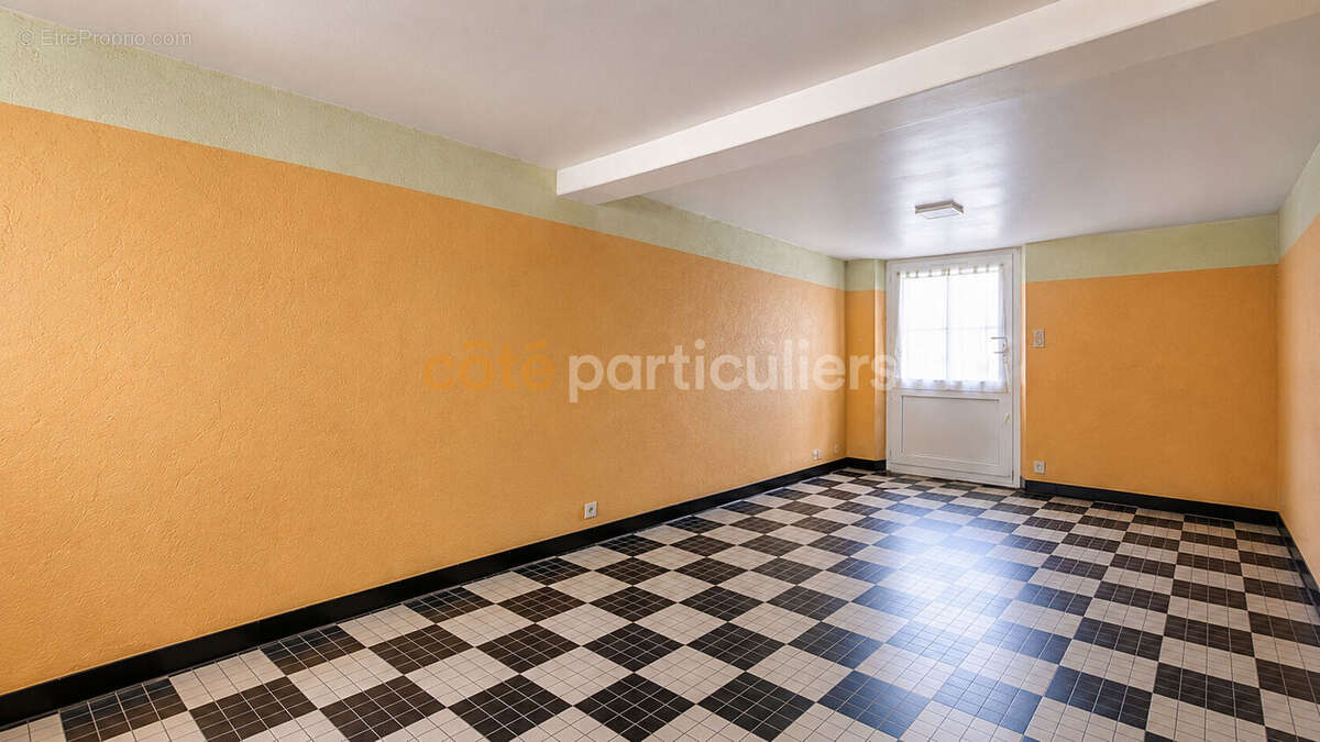 Sous compromis -- la roche-sur-yon -- maison 5 pieces -- 135 m2 -- jardin -- garage -- quartier recherche - photo 9