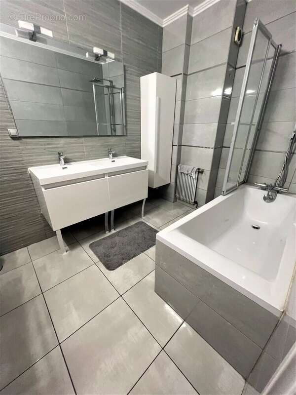 Appartement à LES LILAS