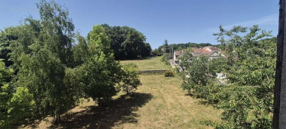 Terrain à MENNECY