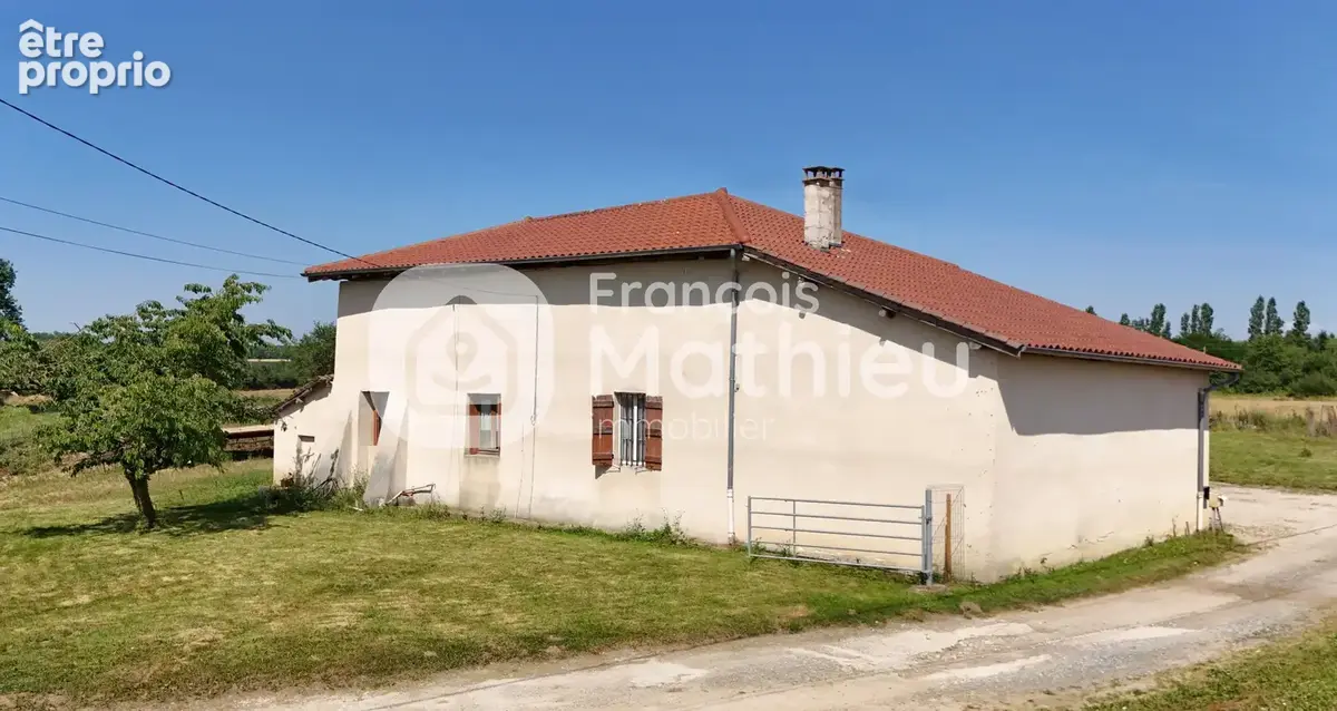 Châtillon-sur-Chalaronne - Maison avec dépendances à rénover sur 1 379 m2 de terrain - photo 3