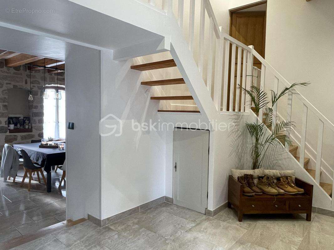 Maison à SAINT-GERMAIN-LAVAL