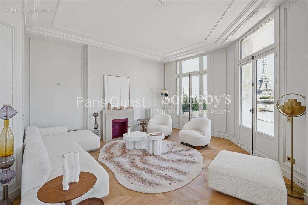 Appartement à PARIS-16E