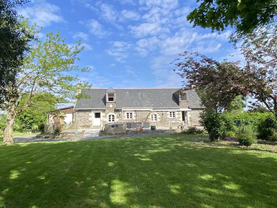 Maison à LES PONTS-DE-CE