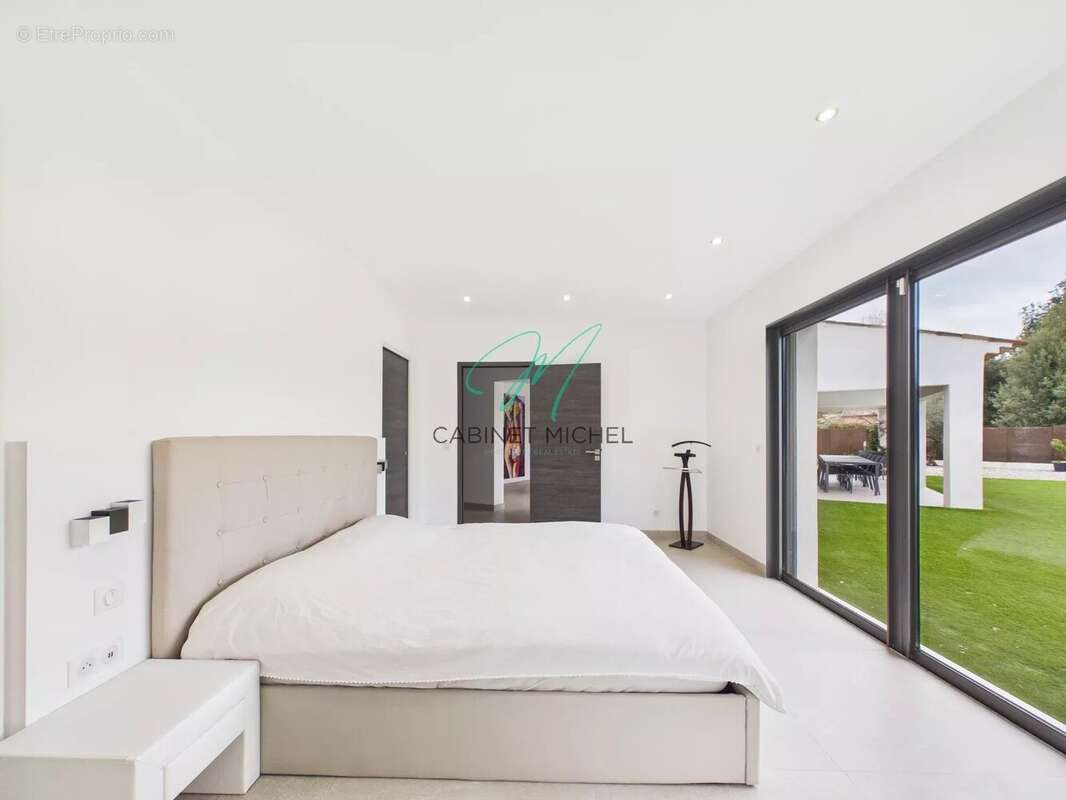 Maison à ROQUEFORT-LES-PINS