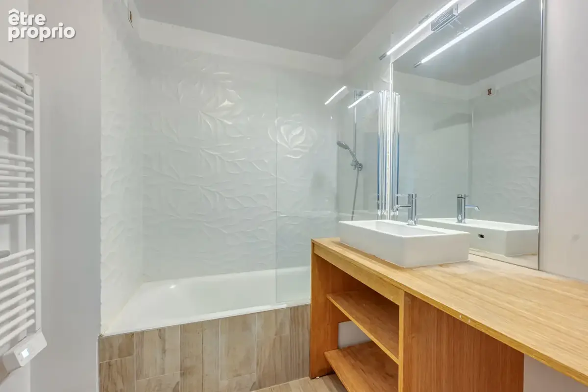 Grand 3 pièces de 72 m²  avec 42 m² de séjour , loggia, cave et Parking inclus ! - photo 7