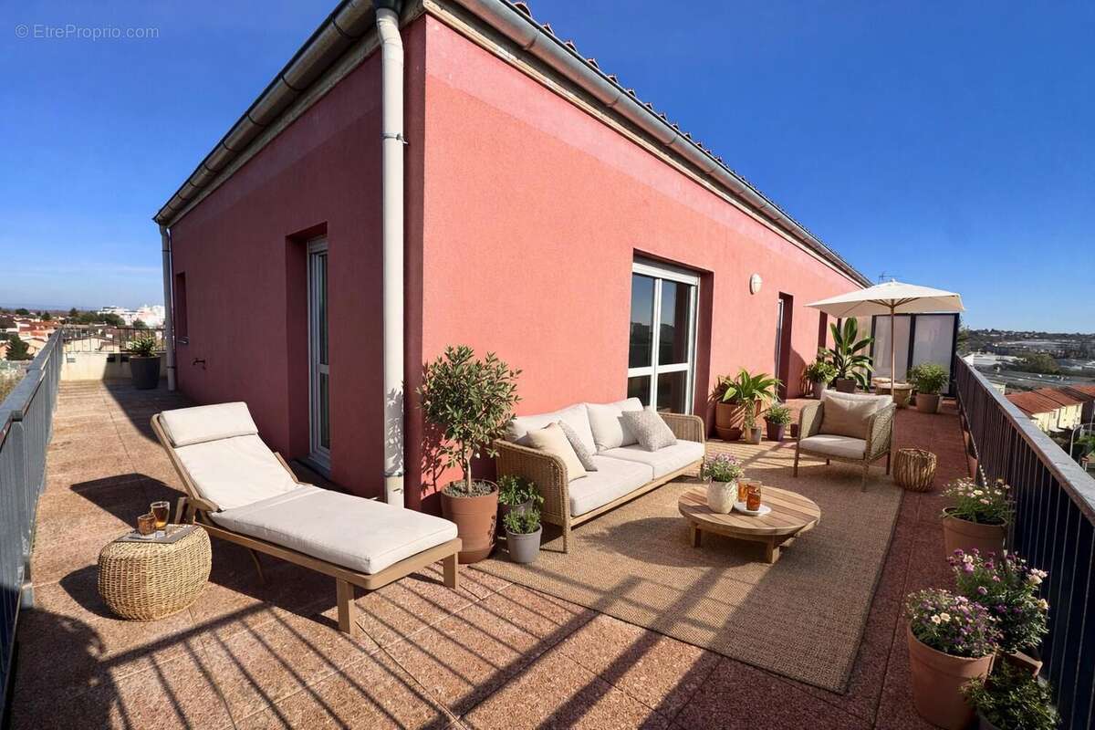   - Appartement à VILLEFRANCHE-SUR-SAONE