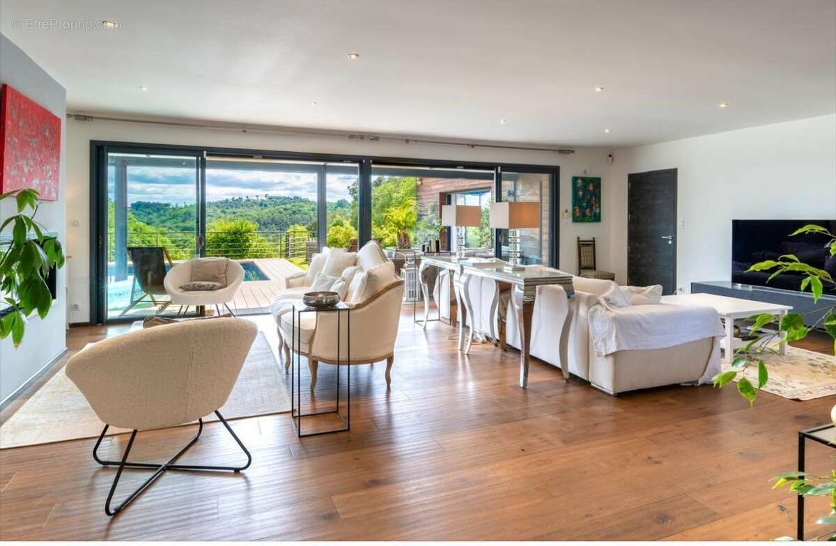 Maison Auriac Du Perigord 8 pièce(s) 243.76 m2 - photo 4