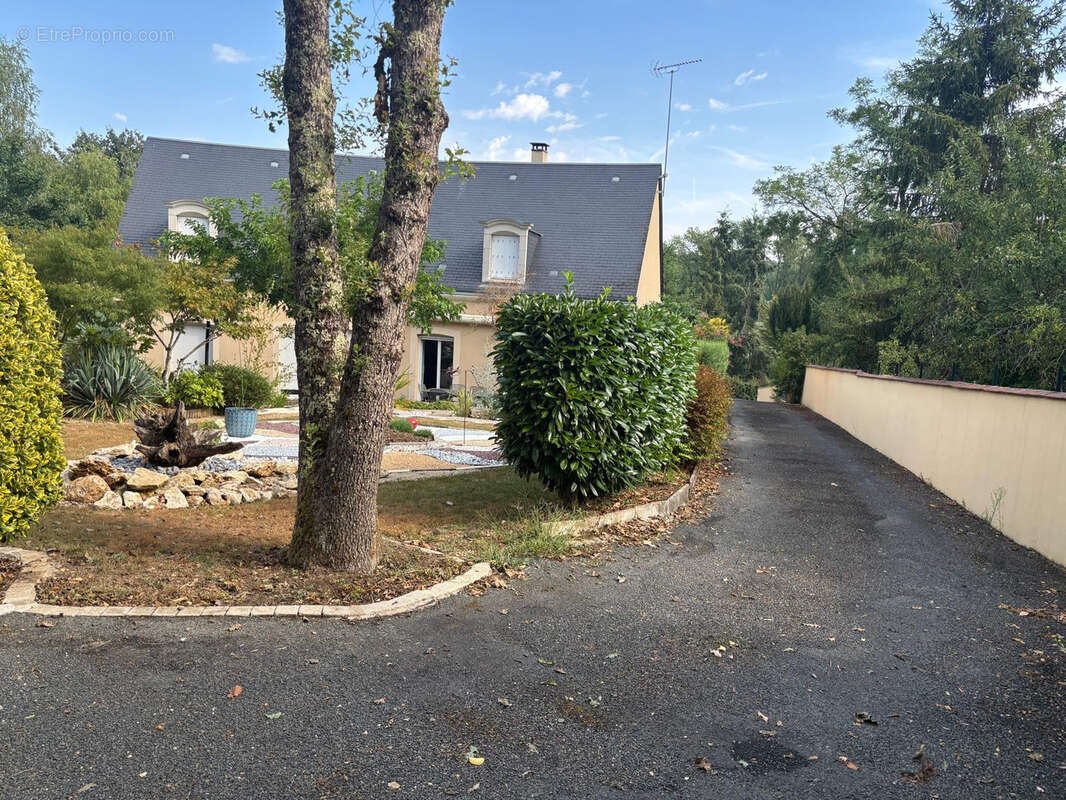 Exclusivité,     Aux portes d'Amboise   Belle maison familiale sur un terrain paysager de 3 011 m22 avec dépen - photo 11
