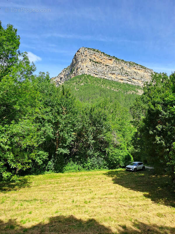 Terrain à REMUZAT