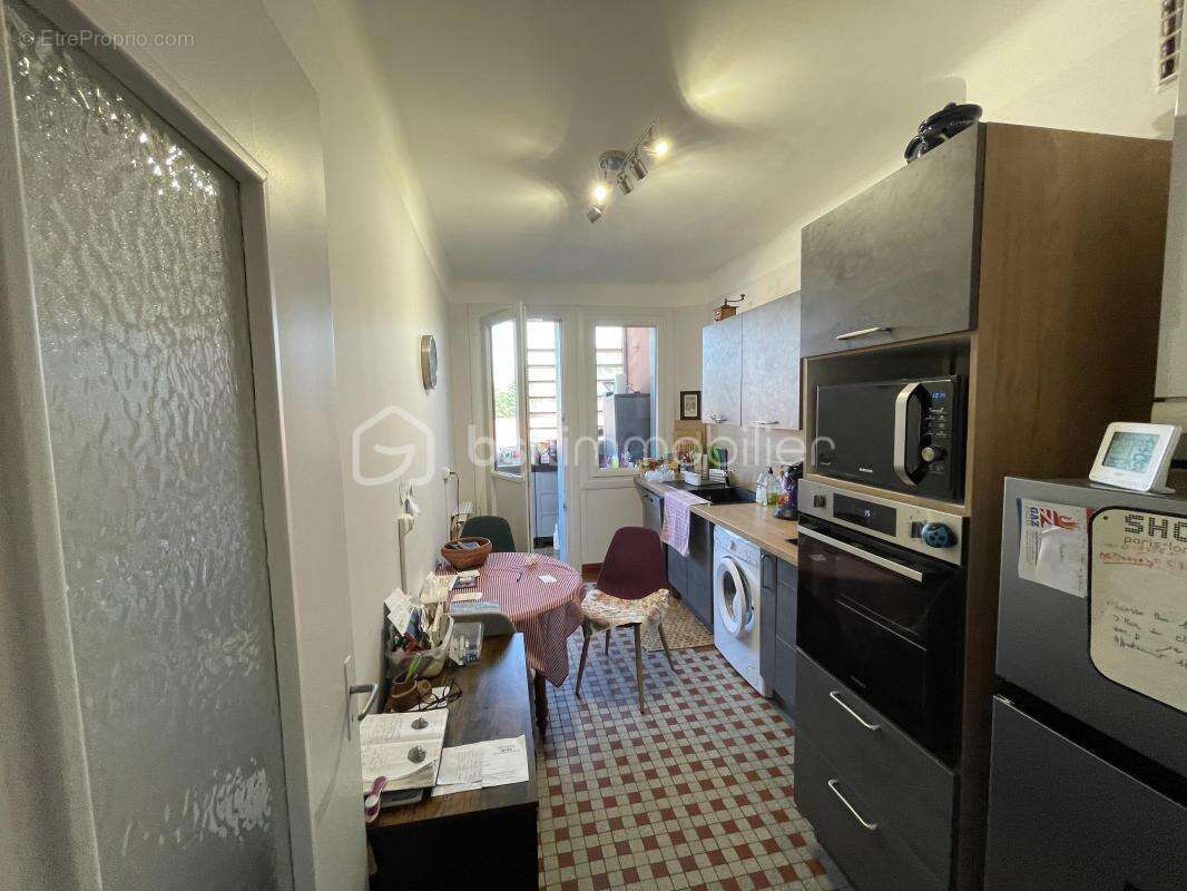 Rare ! superbe T2 traversant avec garage fermé privé, cave et deux balcons - photo 15