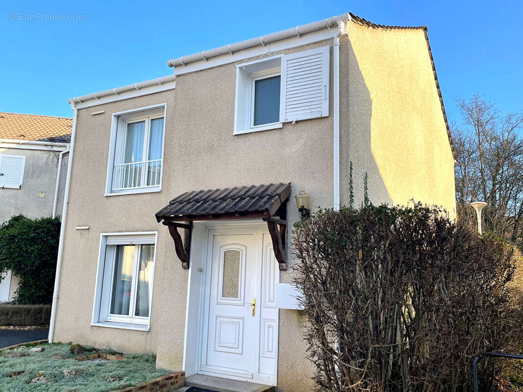 Maison à COMBS-LA-VILLE