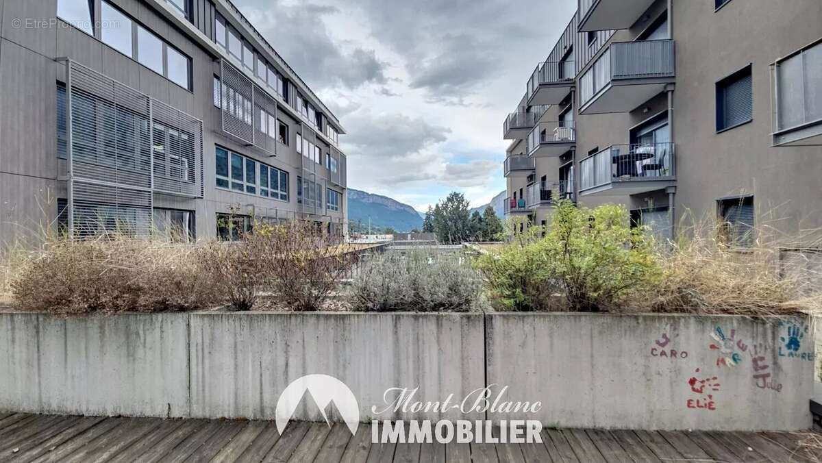 Espace commercial moderne à Sallanches - photo 14