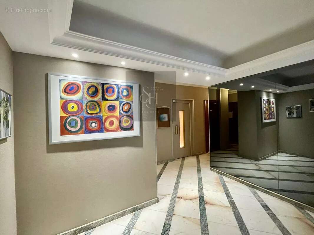 Appartement à PARIS-16E