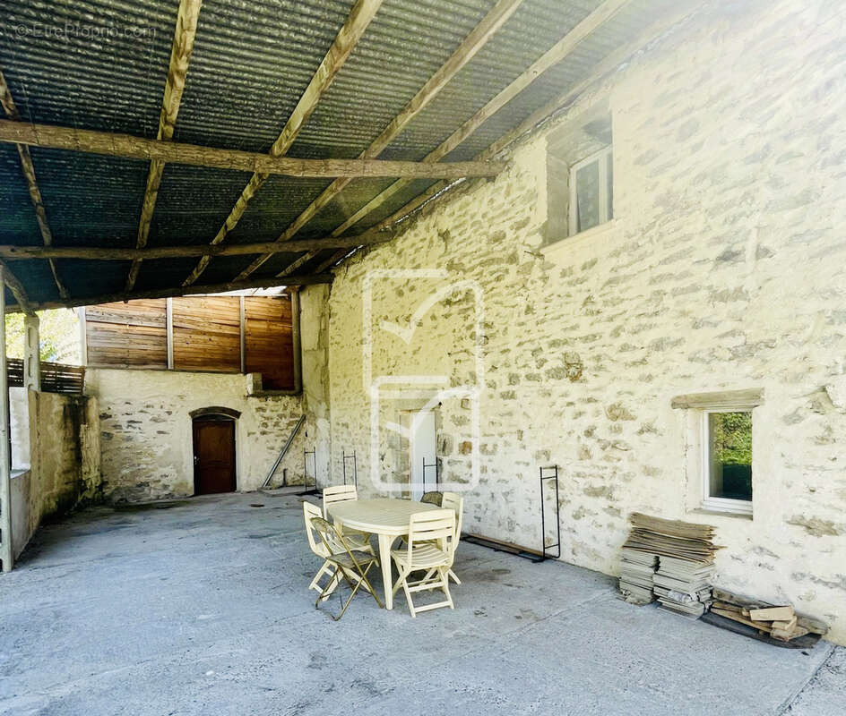 Maison à MERCUES