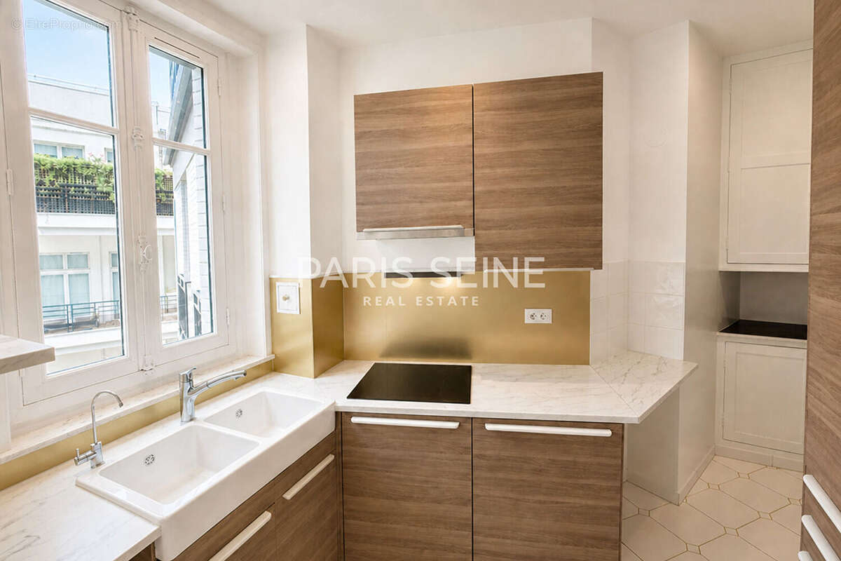 Appartement à PARIS-7E