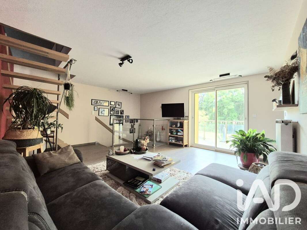Maison 208 m² à Grezolles  - photo 8