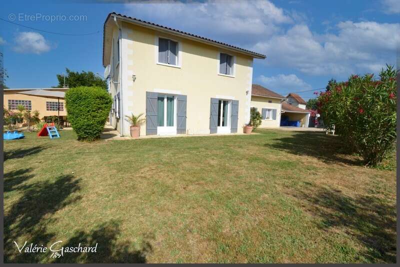 Maison à CAMPS-SUR-L&#039;ISLE