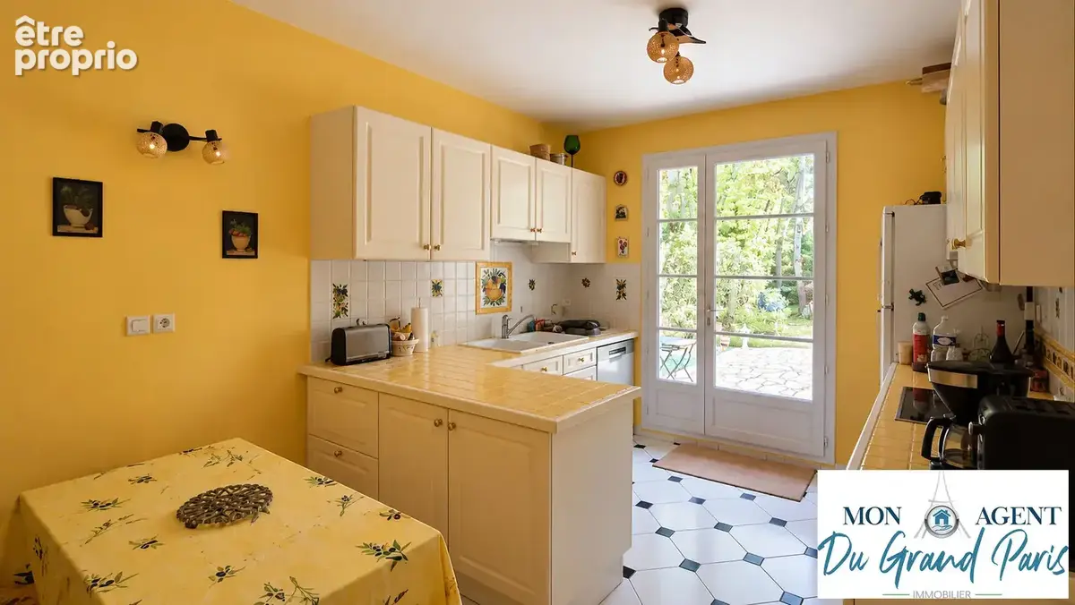 Maison familiale de 175m2 + Caves sur terrain de 1283m2 face foret - Magny Les Hameaux proche Voisins Le Bretonneux - photo 9