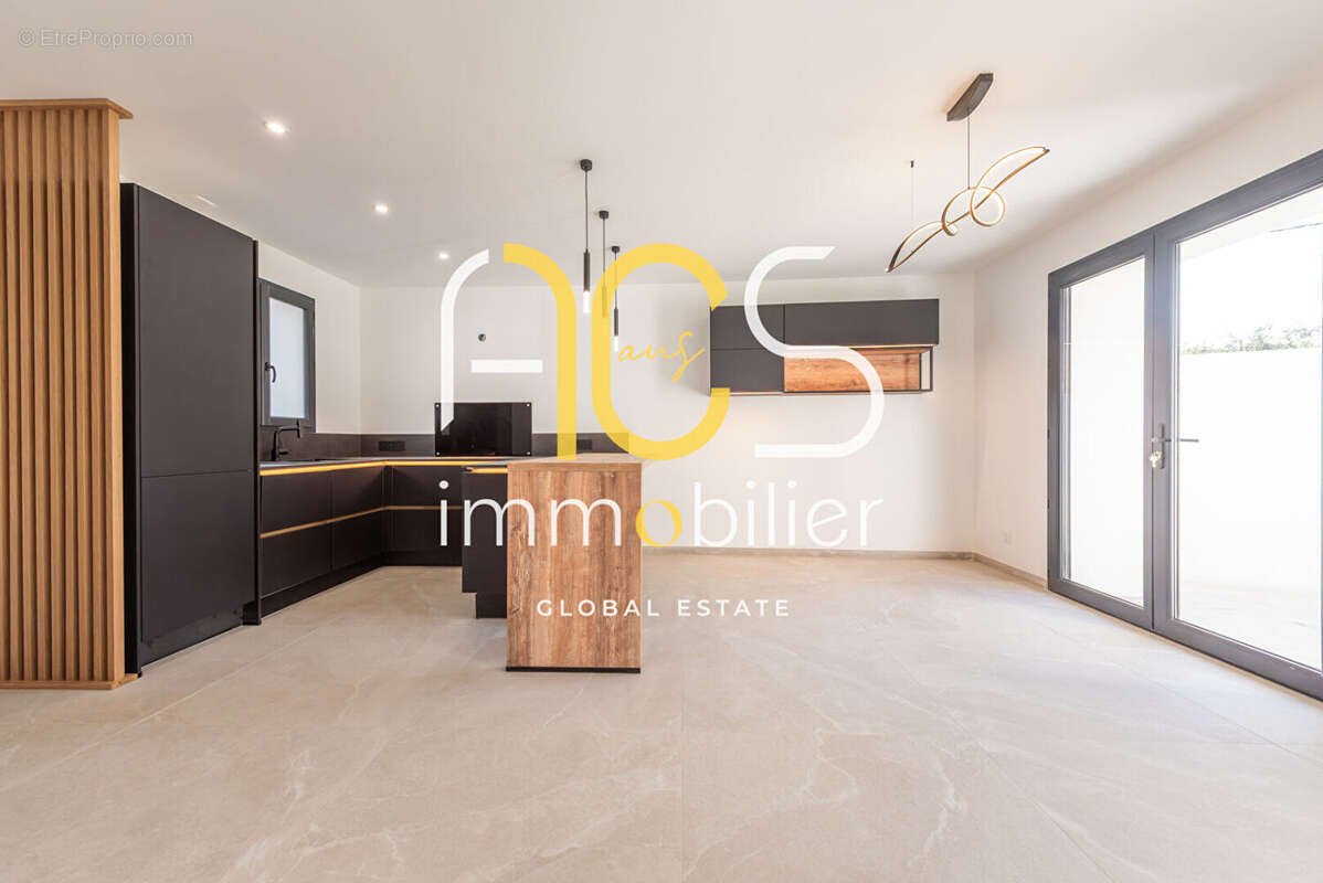 Maison à CHATEAUNEUF-LES-MARTIGUES