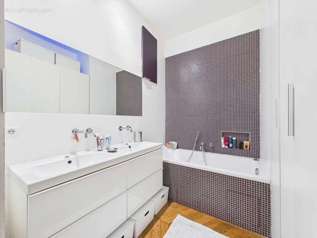 Appartement à PARIS-17E
