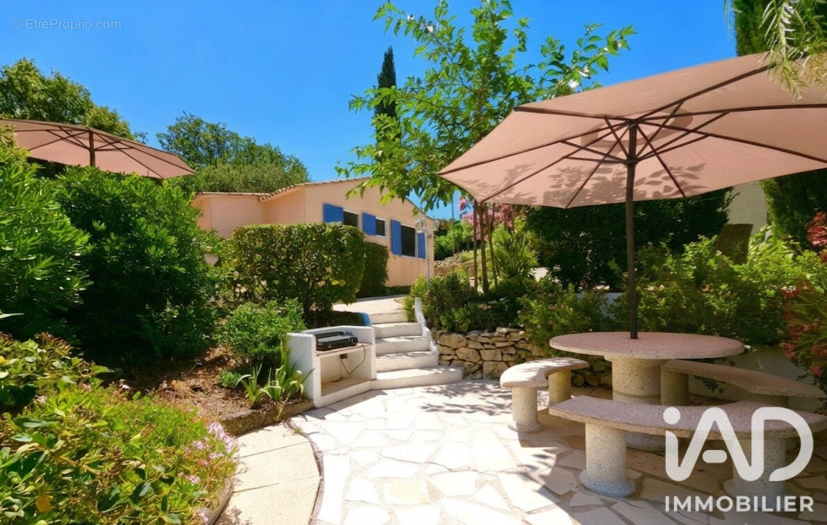 Photo 1 - Maison à ROQUEBRUNE-SUR-ARGENS