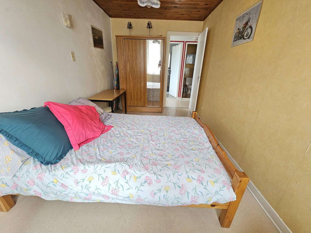 Maison à SAINT-JUST-MALMONT